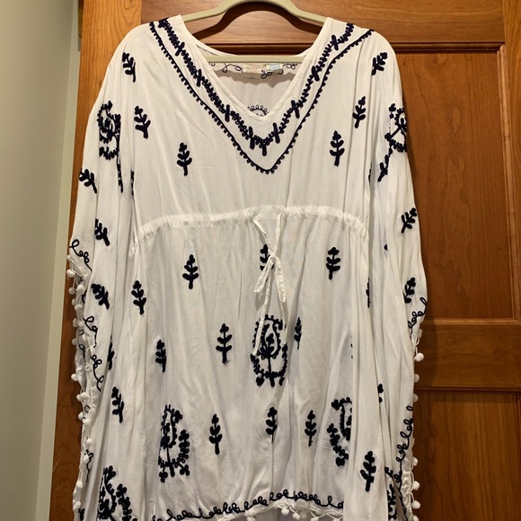 Embroidered cover up - Picture 1 of 2